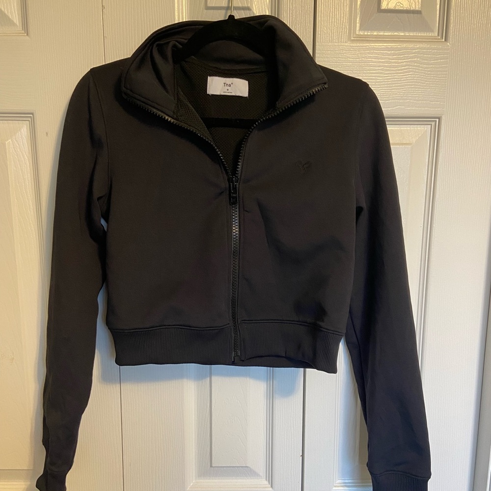 Aritzia TNA black cropped zip-up